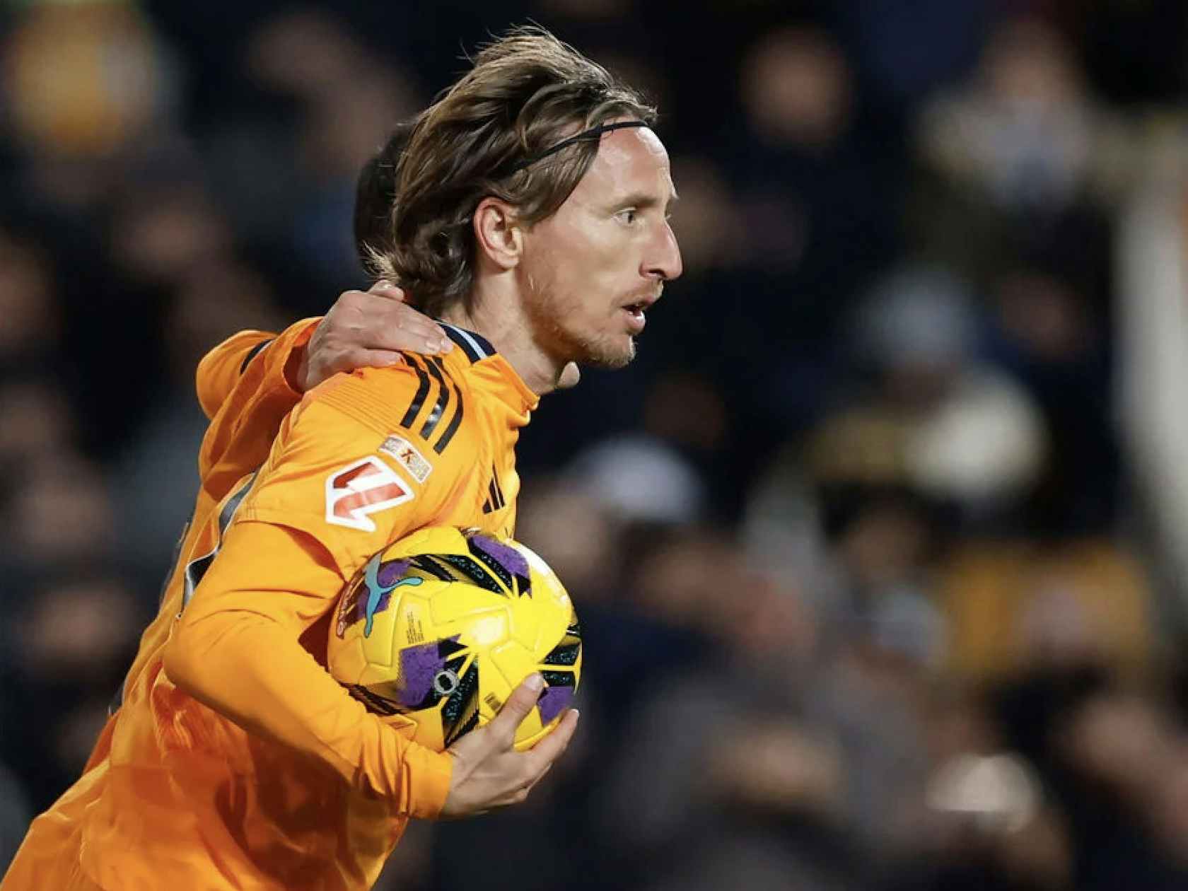 詹姆斯关键时刻稳住节奏