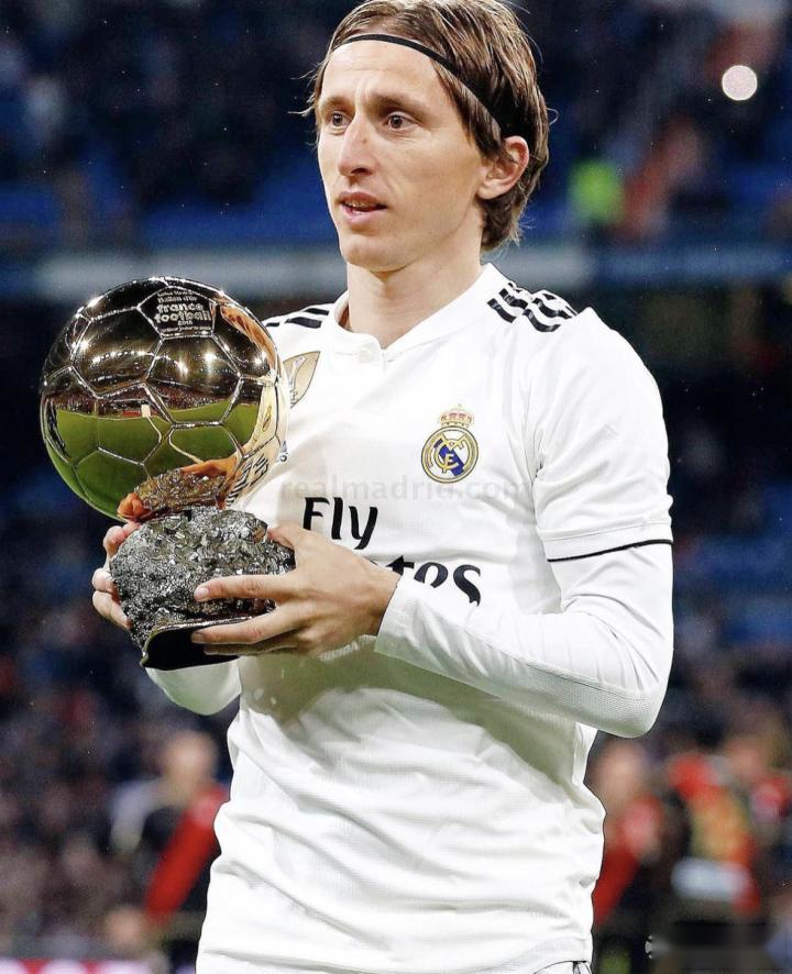 西媒：巴萨对阿拉维斯门票系统崩溃，球迷高喊反拉波尔塔口号