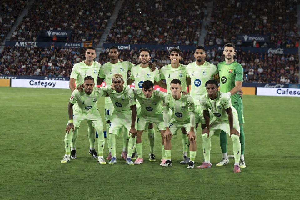 半场：奥格斯堡2-0勒沃库森，吉安努利斯传射，安东-卡德破门